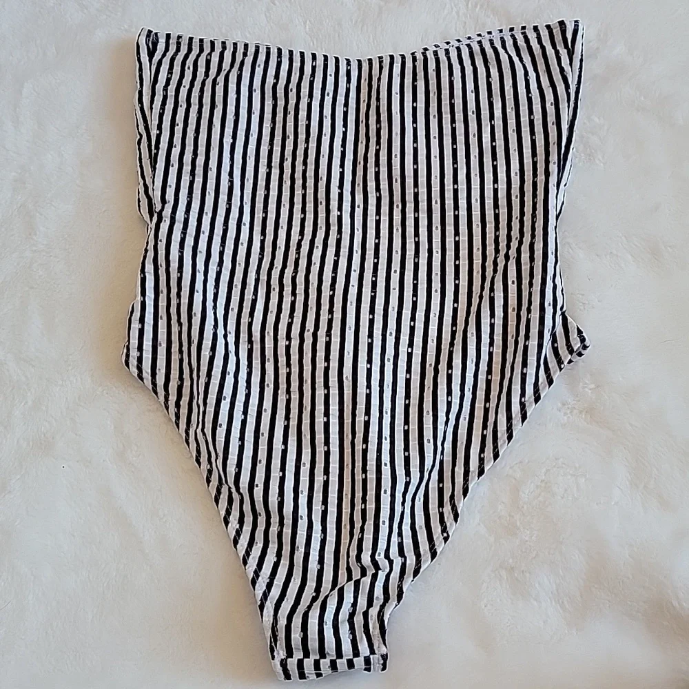 SHEIN Striped Cut-Out Bandeau One Piece Swimsuit NWOT - Picture 6 of 10
